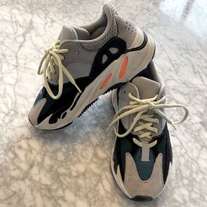 Yeezy Boost Wave Runner 700
